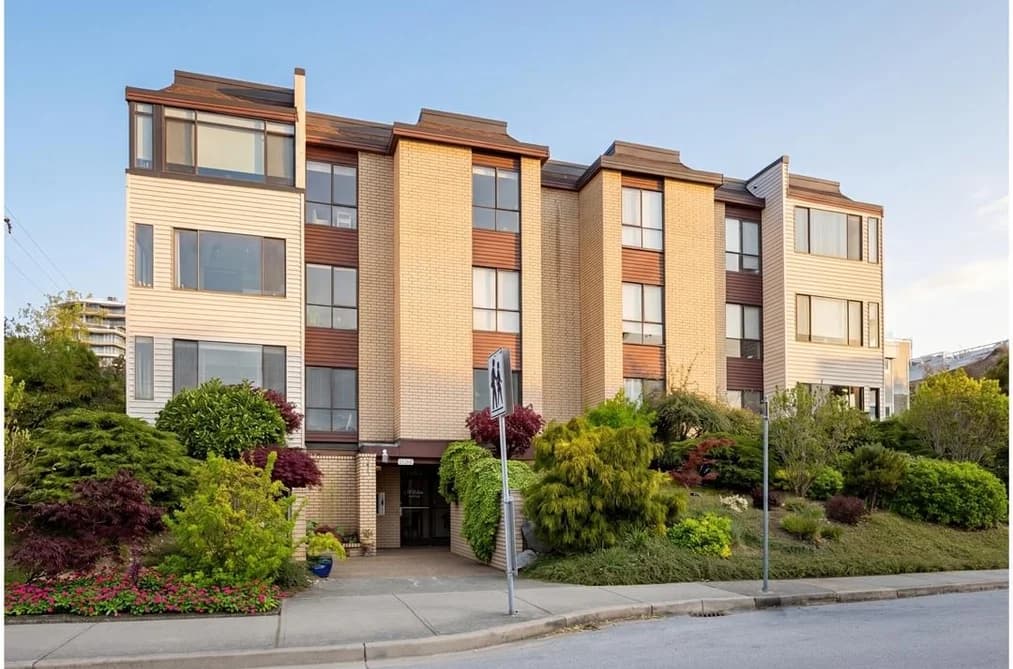 Condo for sale at 105 15265 Roper Avenue White Rock British Columbia - MLS: R3130350