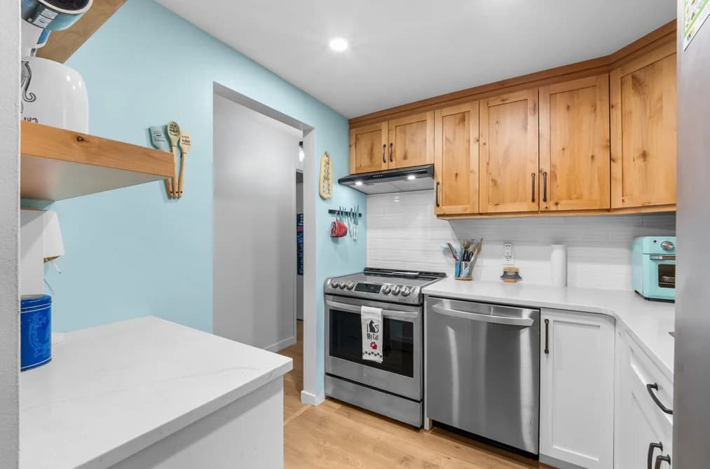 105 225 MOWAT STREET, New Westminster, BC — Residential for Sale - Photo 2
