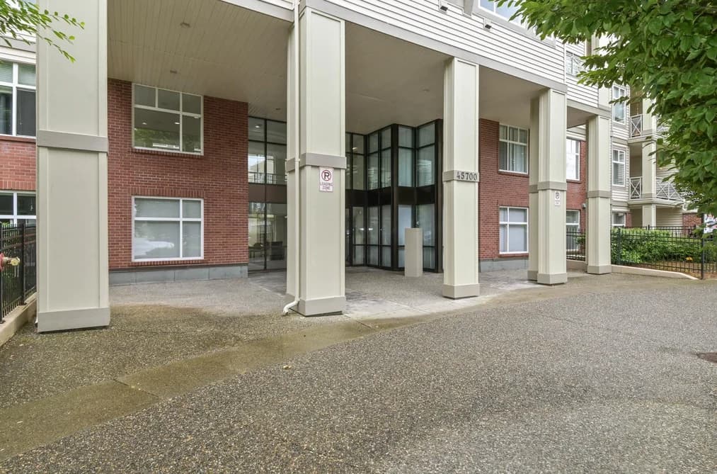 105 45700 WELLINGTON AVENUE, Chilliwack, BC — Residential for Sale - Photo 2