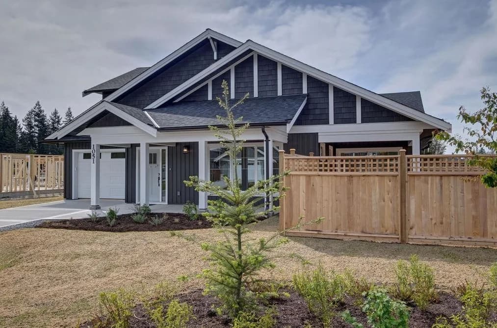 1051 CELIA CRESCENT, Gibsons, BC — Residential for Sale - Photo 2