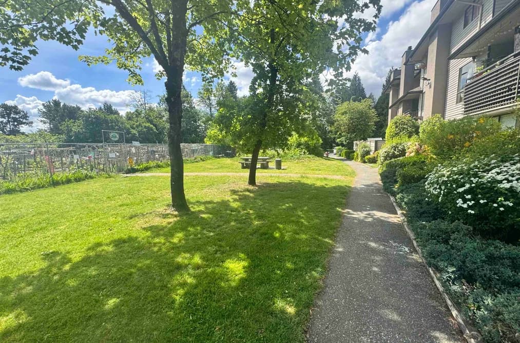 10582 HOLLY PARK LANE, Surrey, BC — Residential for Sale - Photo 2