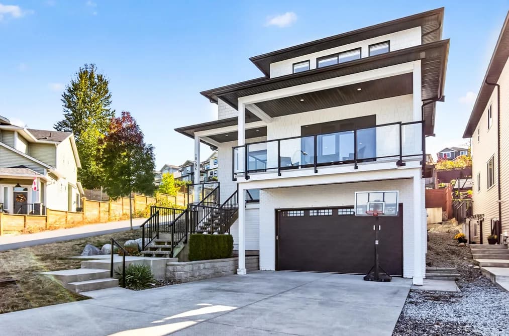 10596 MCVEETY STREET, Maple Ridge, BC — Residential for Sale - Photo 2