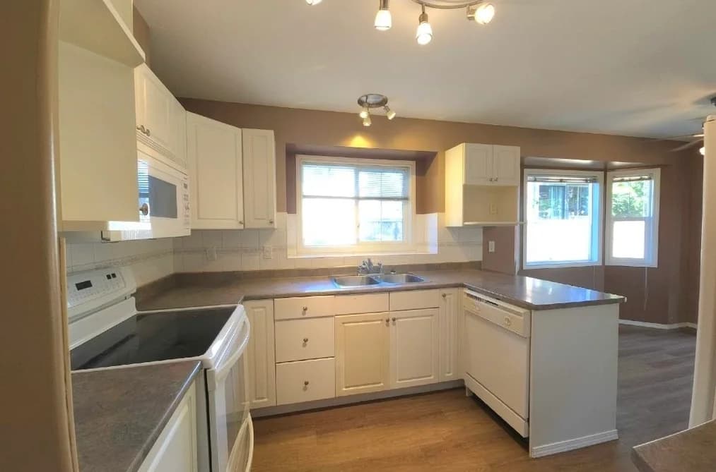 106 46451 MAPLE AVENUE, Chilliwack, BC — Residential for Sale - Photo 2