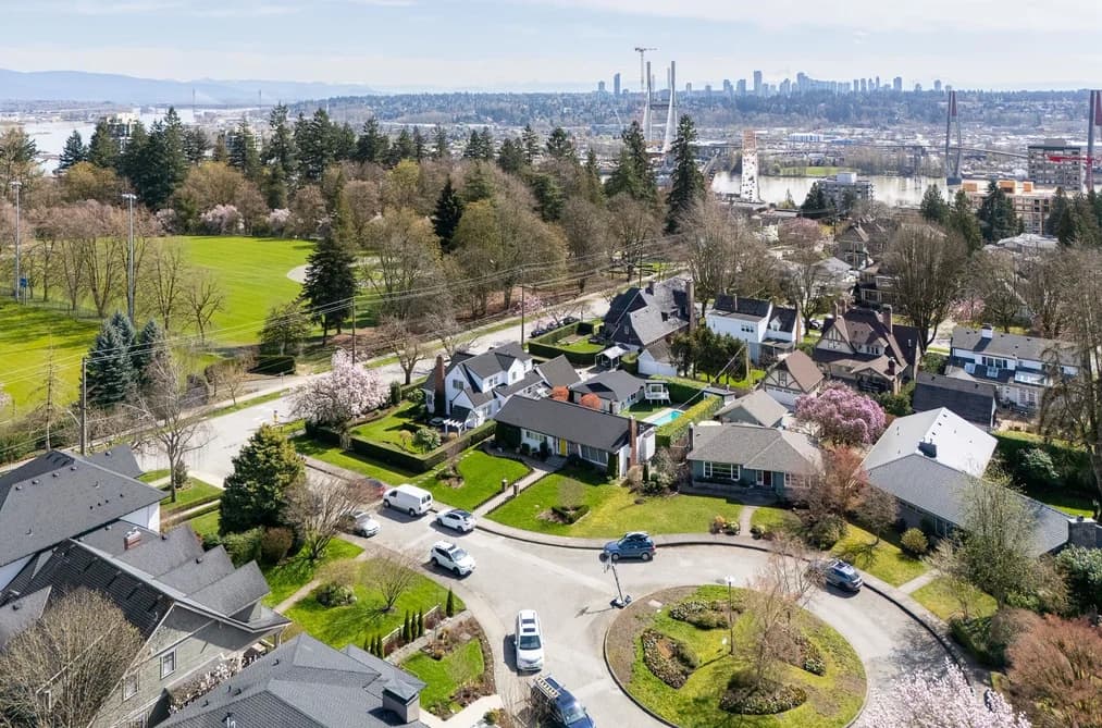 106 COLLEGE COURT, New Westminster, BC — Residential for Sale - Photo 2