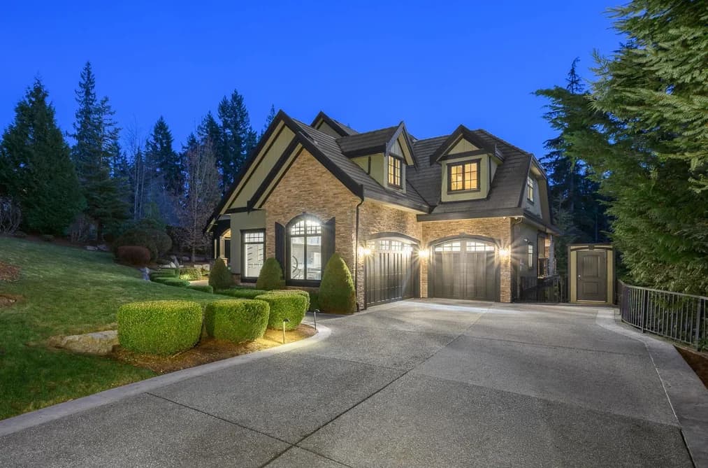 1062 MAGNOLIA WAY, Anmore, BC — Residential for Sale - Photo 2