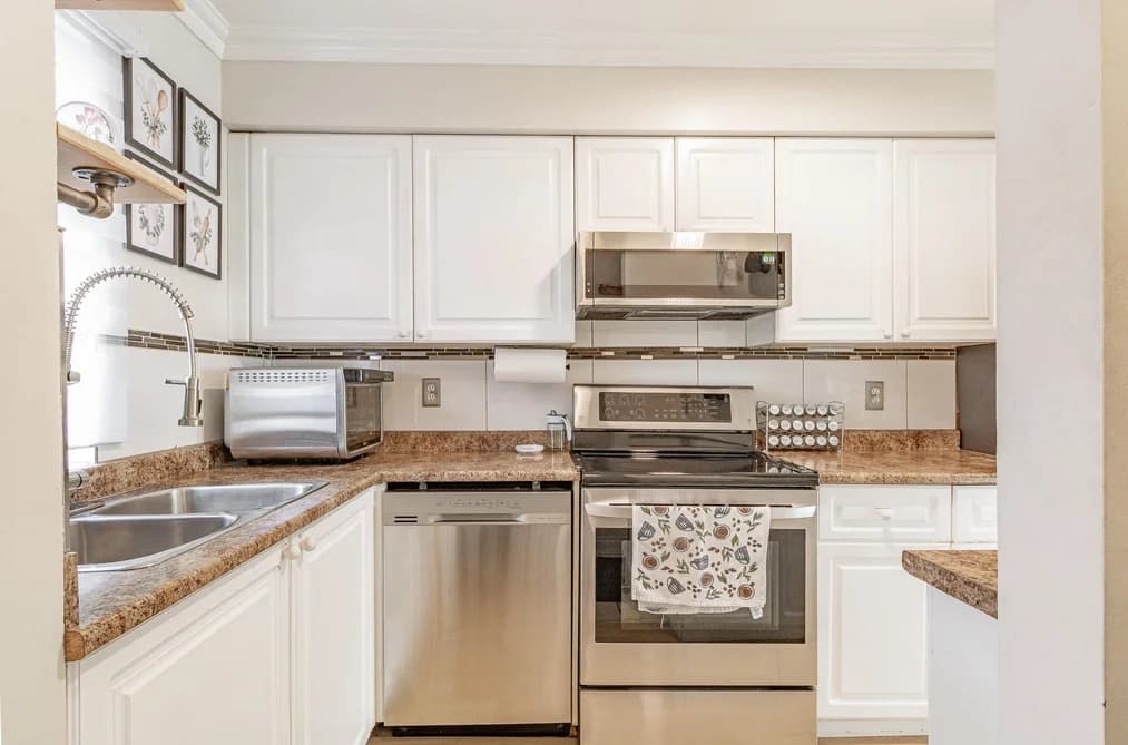 107 1570 PRAIRIE AVENUE, Port Coquitlam, BC — Residential for Sale - Main Photo