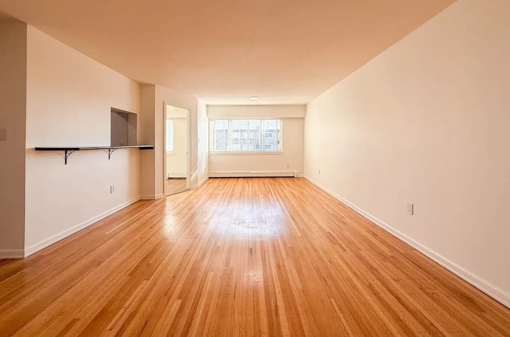 107 461 W 16 STREET, North Vancouver BC V7M 1V1 - Photo 1