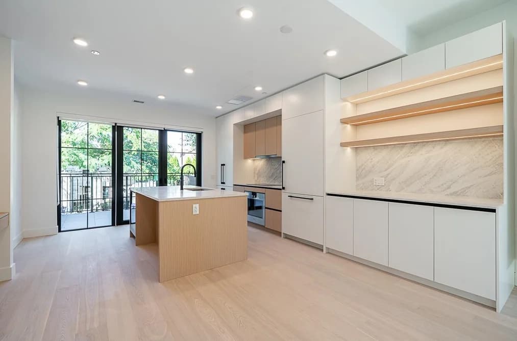 107 551 W 28TH AVENUE, Vancouver, BC — Residential for Sale - Photo 2
