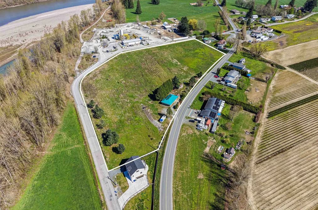 10715 TOWER ROAD, Chilliwack, BC — Residential for Sale - Photo 2
