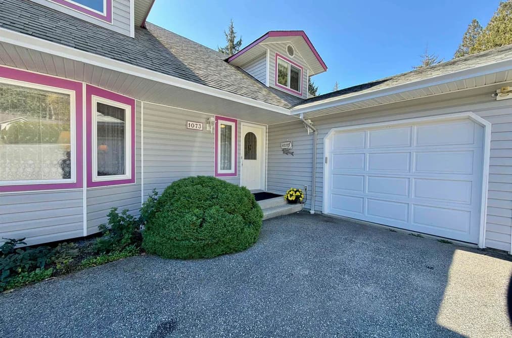 1073 GRANDVIEW ROAD, Gibsons, BC — Residential for Sale - Photo 2