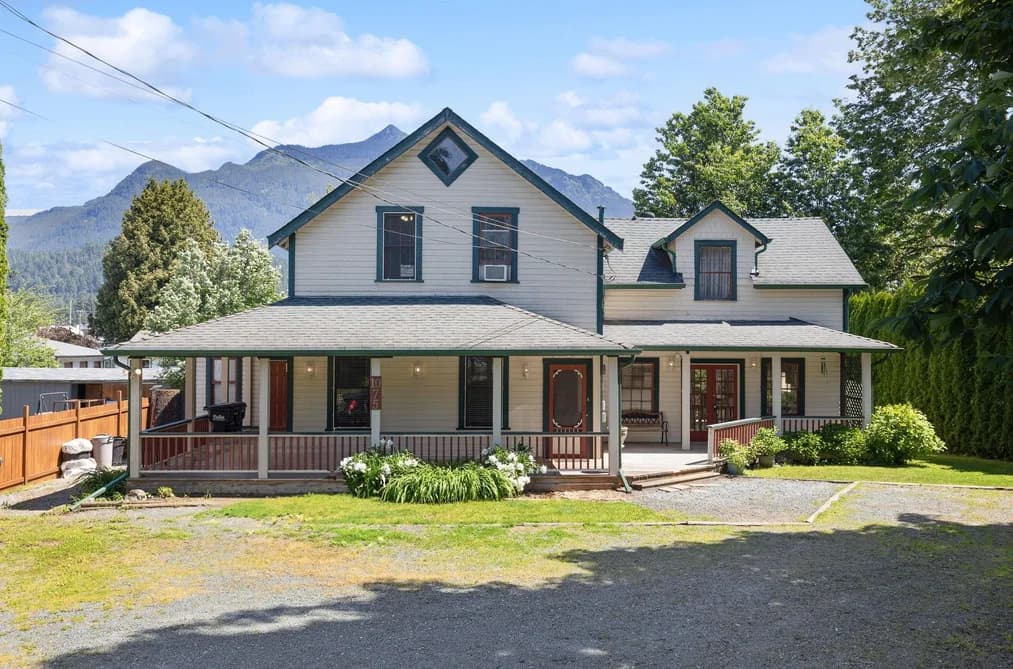 1075 3RD AVENUE, Hope, BC — Residential for Sale - Main Photo