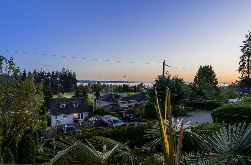 1075 ESPLANADE AVENUE, West Vancouver, BC — Residential for Sale - Photo 2