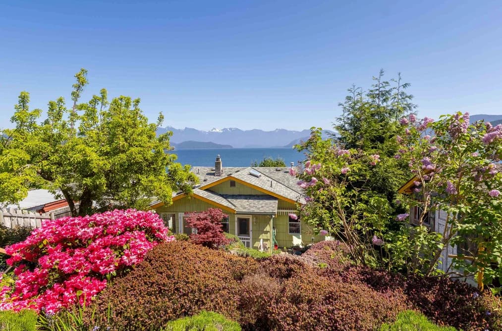 1077 POINT ROAD, Gibsons, BC — Residential for Sale - Main Photo