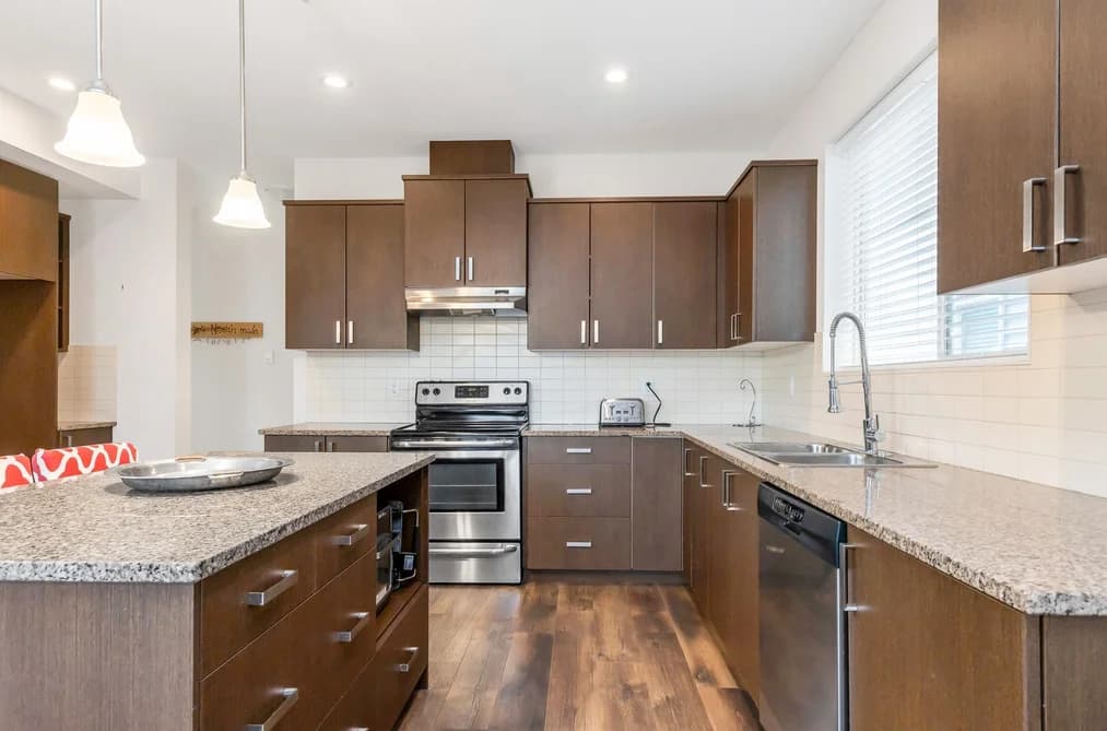 10777 ERSKINE STREET, Maple Ridge, BC — Residential for Sale - Photo 2