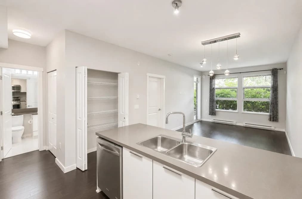 108 607 COTTONWOOD AVENUE, Coquitlam, BC — Residential for Sale - Main Photo
