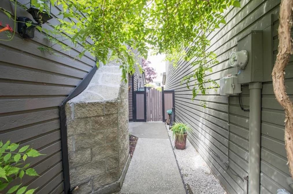 10831 ALTONA PLACE, Richmond, BC — Residential for Sale - Photo 2