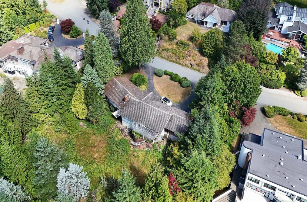 1084 GROVELAND ROAD, West Vancouver, BC — Residential for Sale - Photo 2