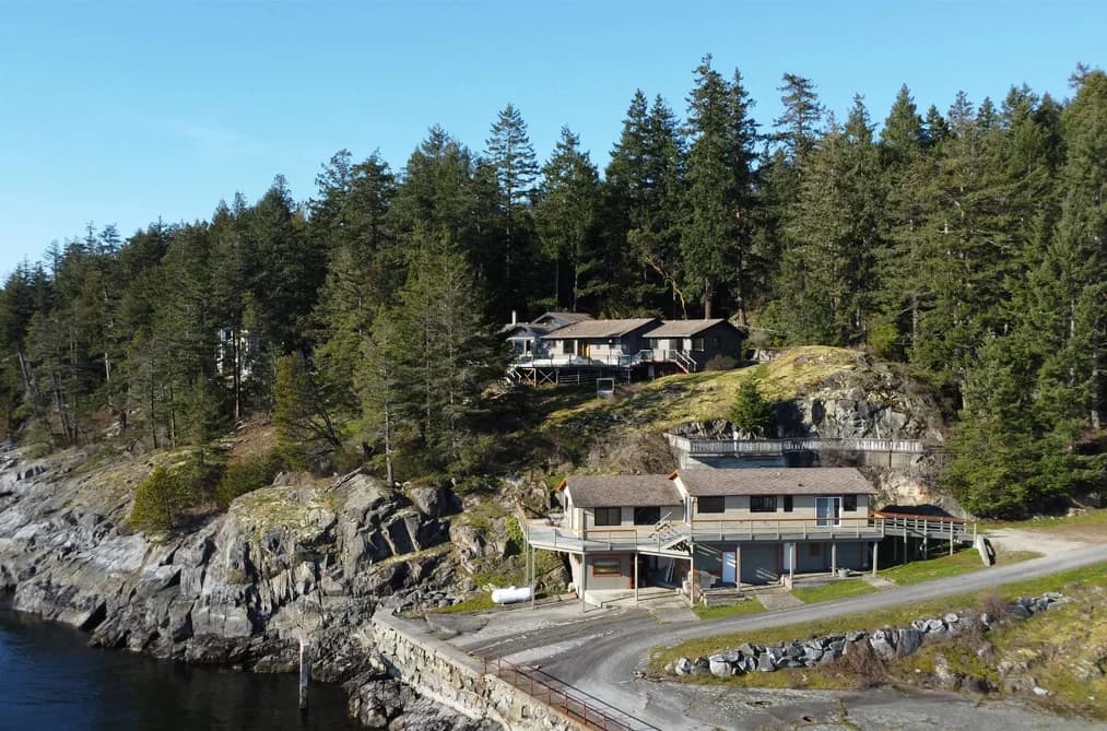 10881 SUNSHINE COAST HIGHWAY, Halfmoon Bay, BC — Residential for Sale - Main Photo