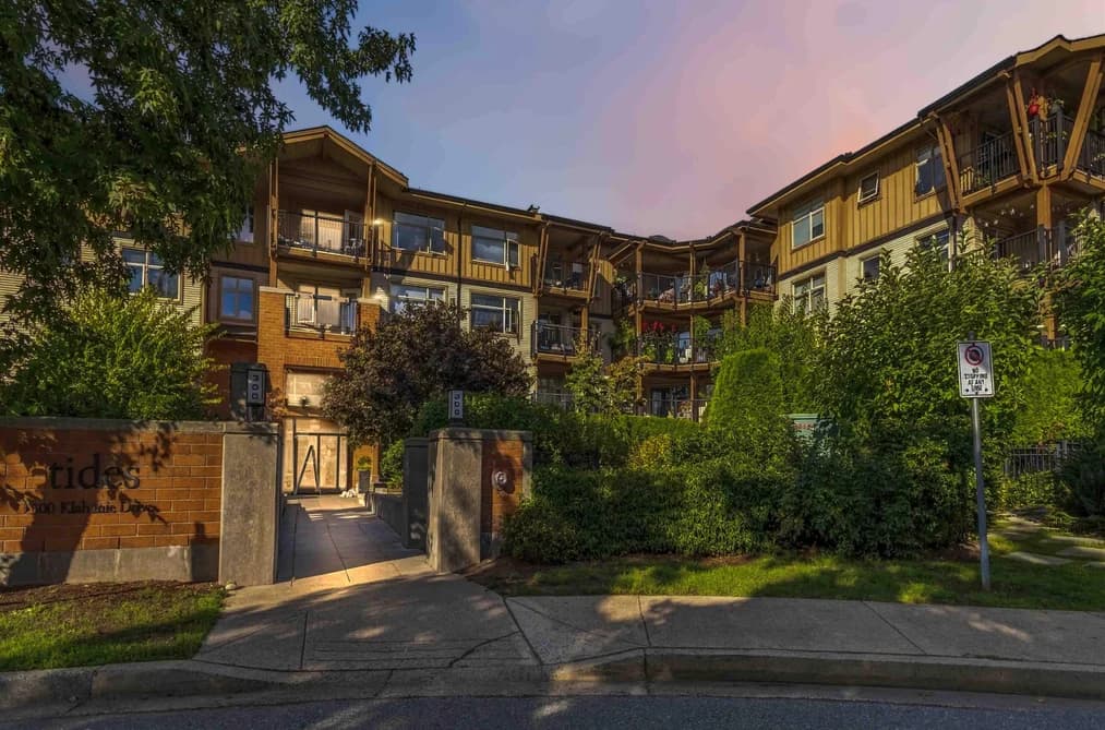 109 300 KLAHANIE DRIVE, Port Moody, BC — Residential for Sale - Photo 2