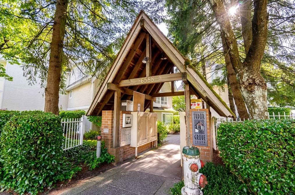 109 6588 SOUTHOAKS CRESCENT, Burnaby, BC — Residential for Sale - Photo 2