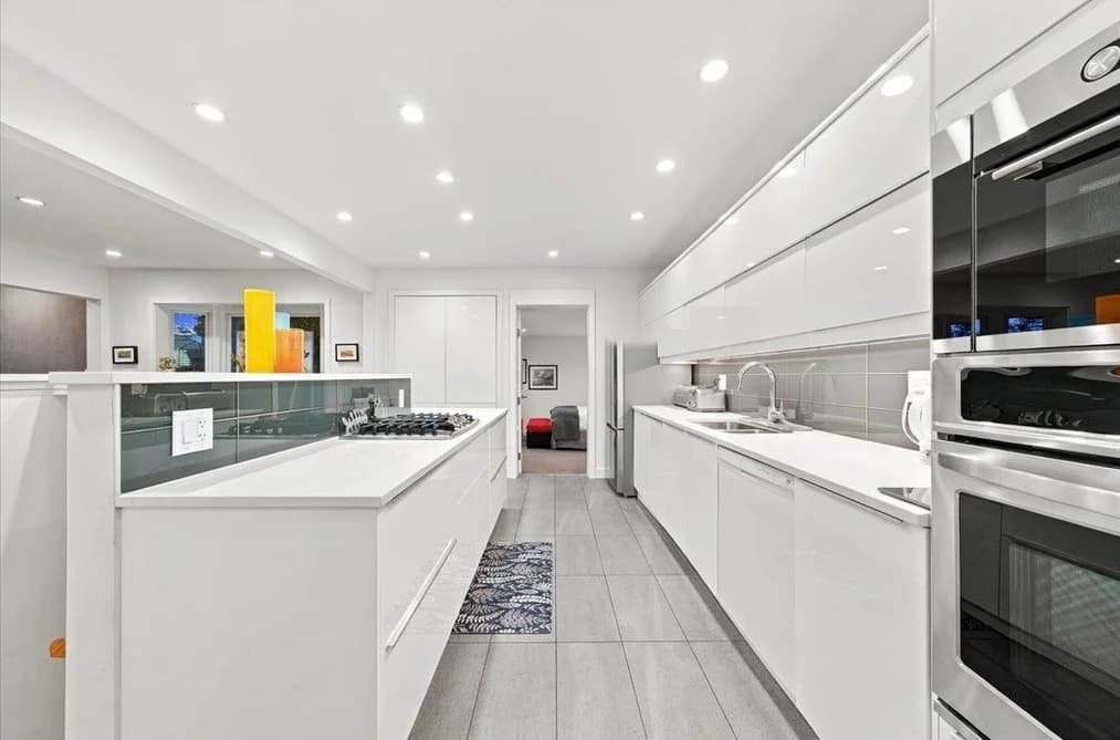 1095 W KEITH ROAD, North Vancouver, BC — Residential for Sale - Photo 2