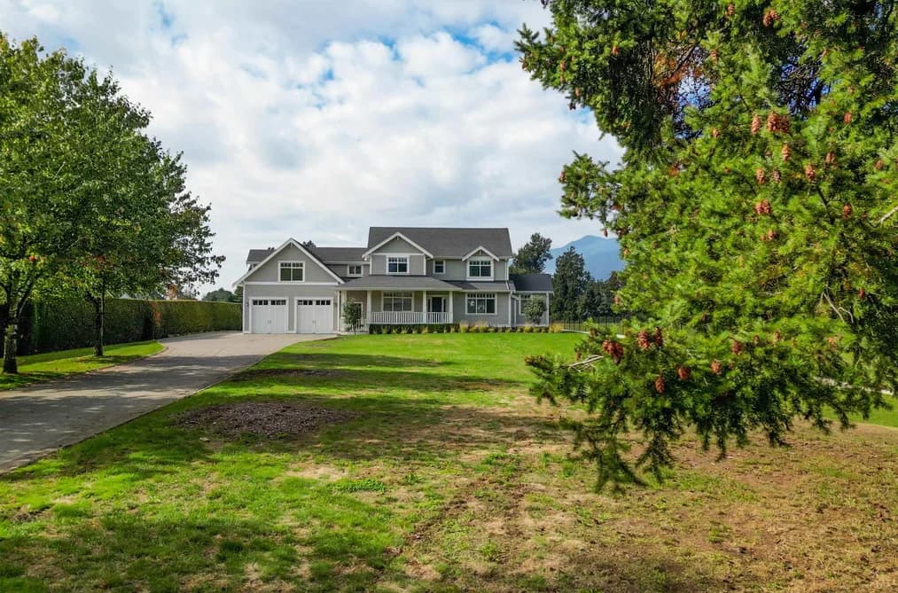10995 MCSWEEN ROAD, Chilliwack, BC — Residential for Sale - Photo 2