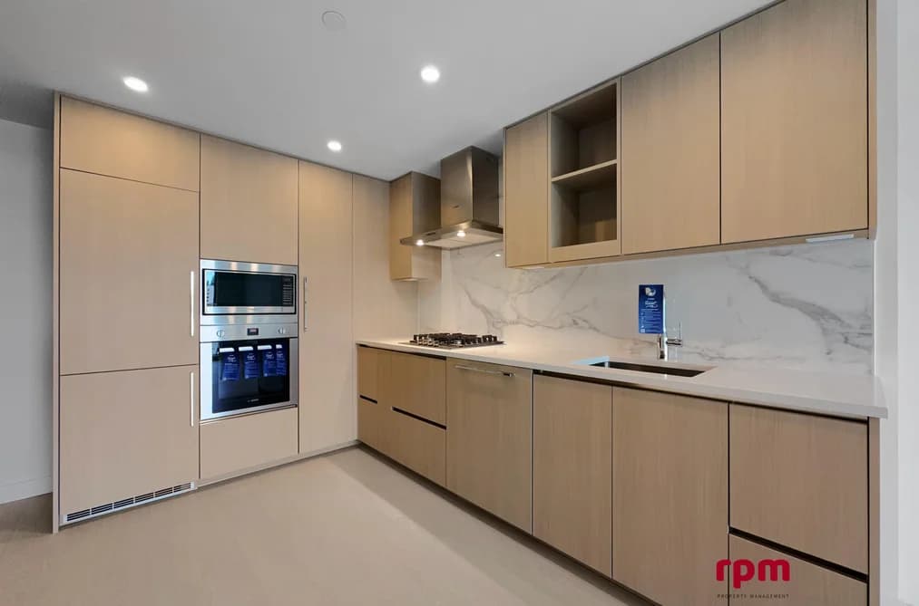 10xx 13778 100 AVENUE, Surrey BC V3T 0V3 - Photo 1