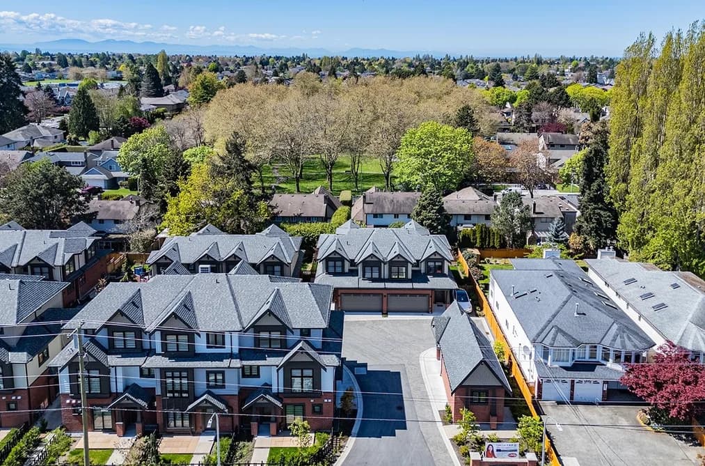 11 10233 NO. 2 ROAD, Richmond, BC — Residential for Sale - Photo 2