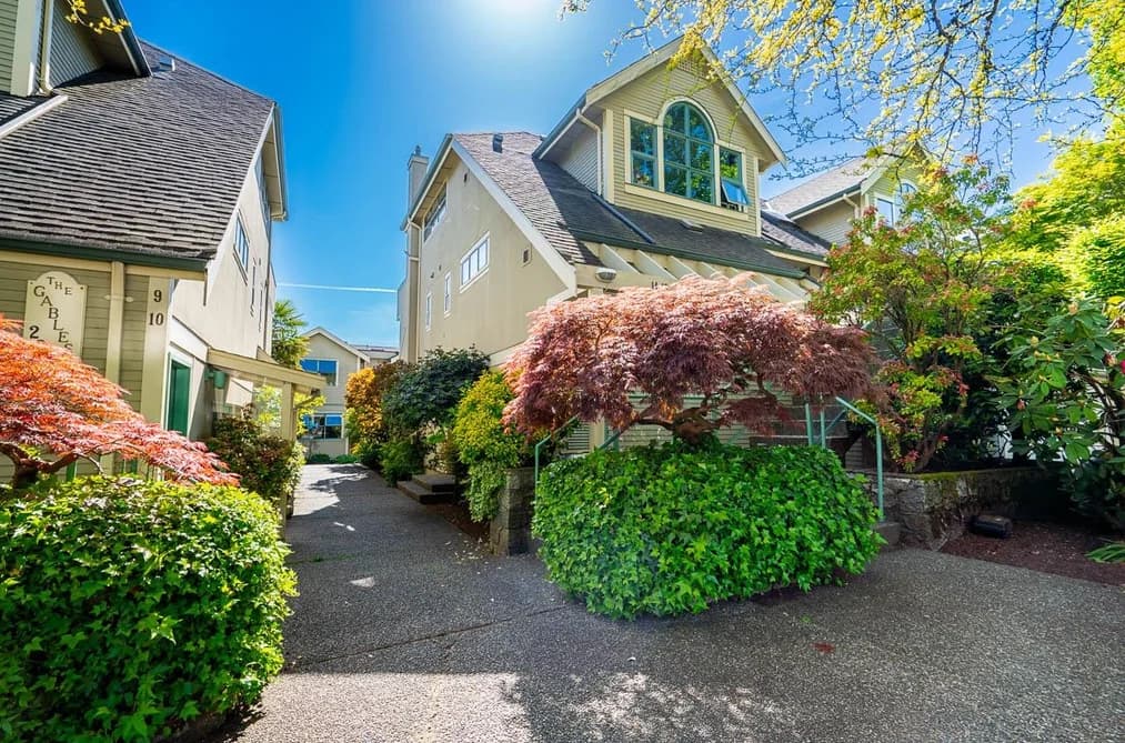 11 229 E 8TH STREET, North Vancouver, BC — Residential for Sale - Photo 2