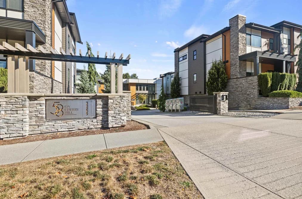 11 33209 CHERRY AVENUE, Mission, BC — Residential for Sale - Main Photo