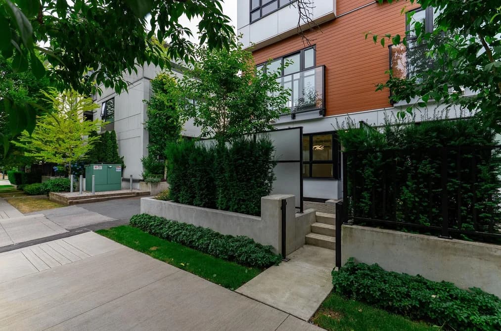 11 520 W 28TH AVENUE, Vancouver, BC — Residential for Sale - Photo 2