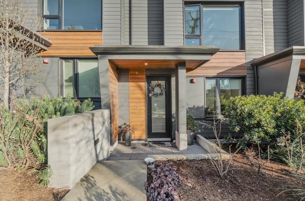 11 528 E 2ND STREET, North Vancouver, BC — Residential for Sale - Photo 2