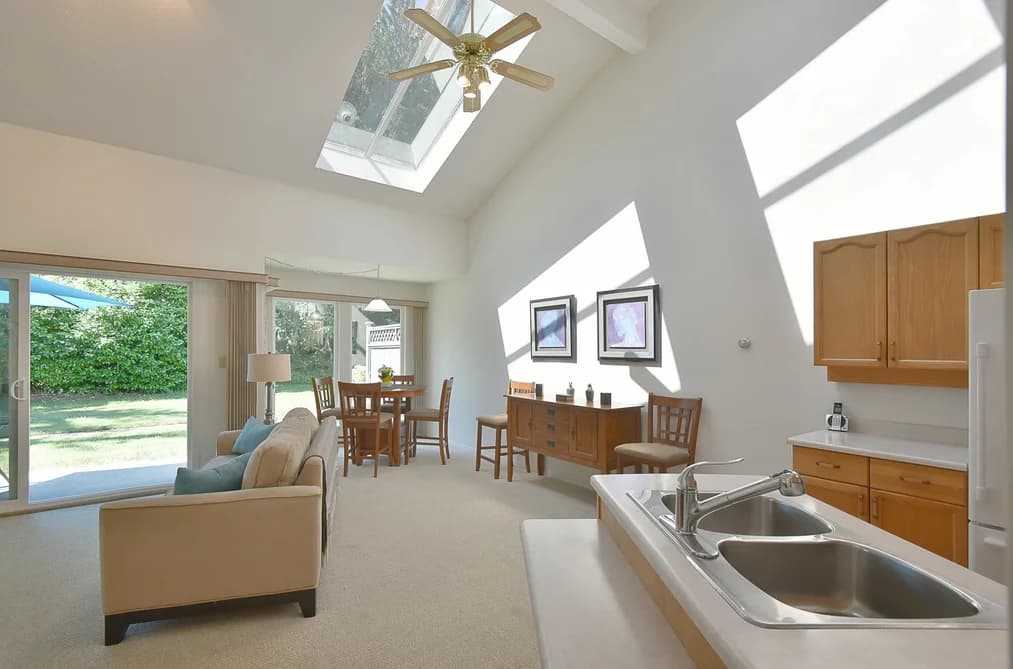 11 5761 WHARF AVENUE, Sechelt, BC — Residential for Sale - Photo 2