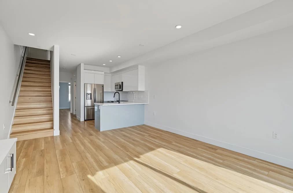 11 6288 BERESFORD STREET, Burnaby, BC — Residential for Sale - Main Photo