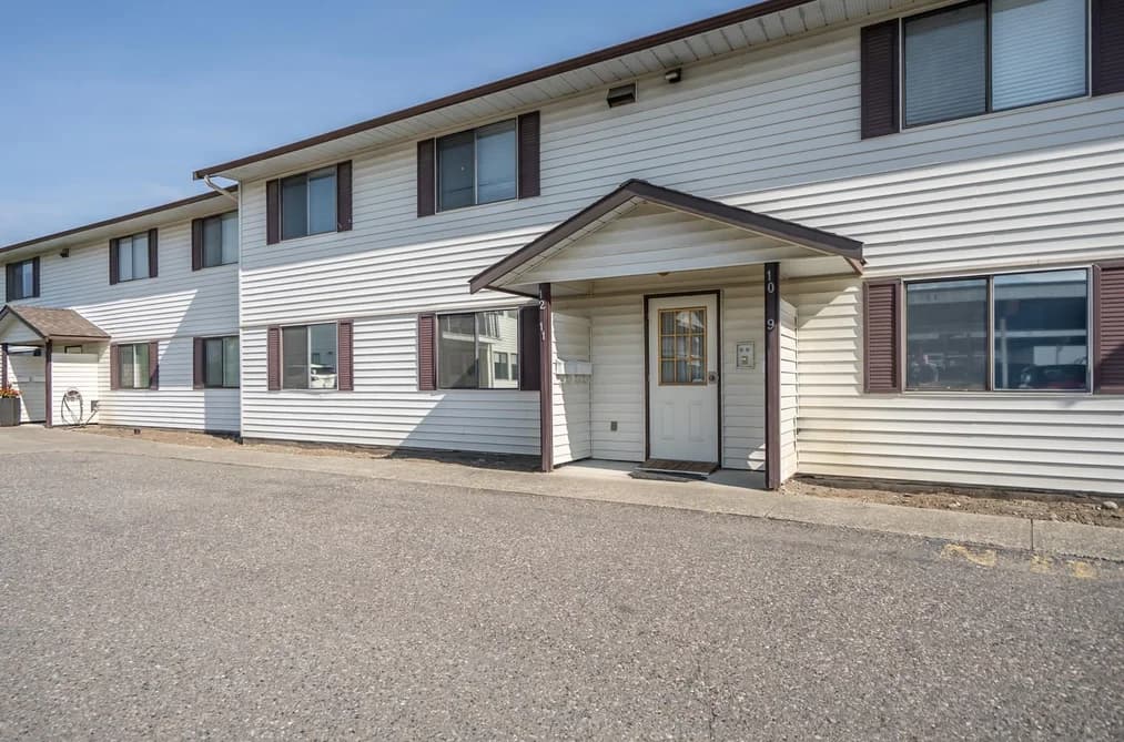 11 7455 HURON STREET, Chilliwack, BC — Residential for Sale - Photo 2