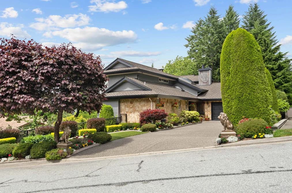 11 ELSDON BAY, Port Moody, BC — Residential for Sale - Photo 2