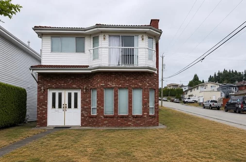 11 STRATFORD AVENUE, Burnaby, BC — Residential for Sale - Photo 2