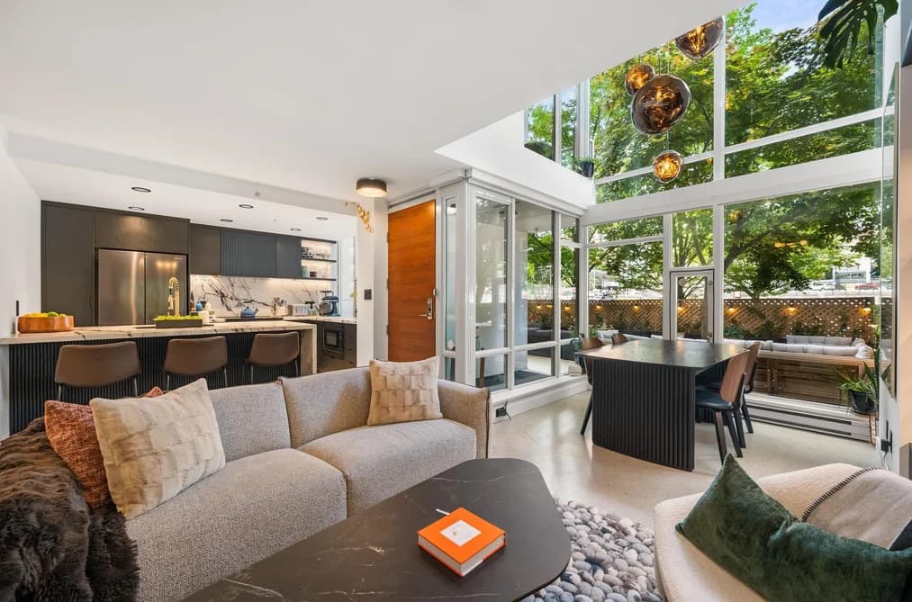 110 161 W GEORGIA STREET, Vancouver, BC — Residential for Sale - Main Photo