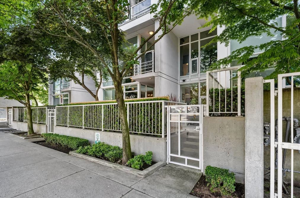 110 161 W GEORGIA STREET, Vancouver, BC — Residential for Sale - Photo 2