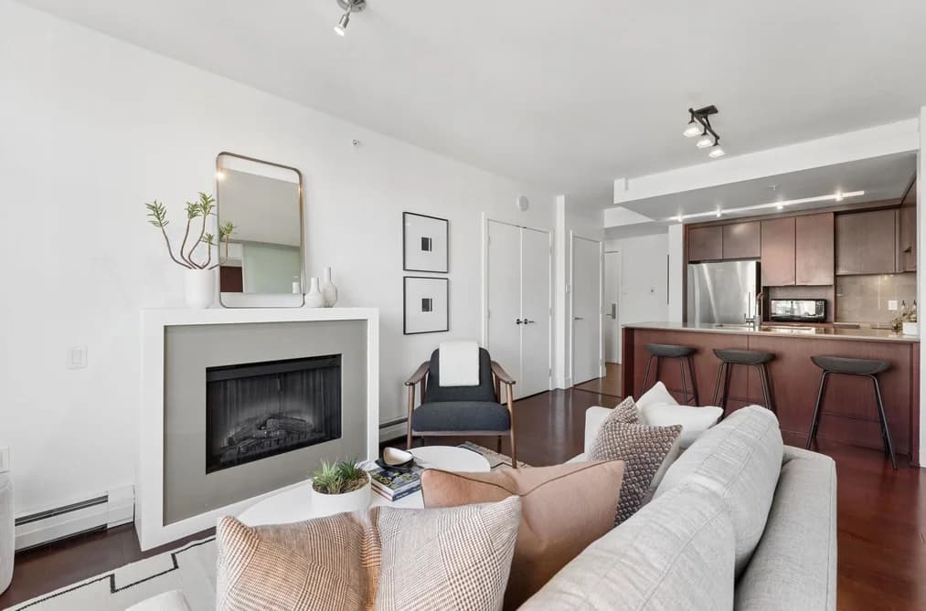 1101 158 W 13TH STREET, North Vancouver, BC — Residential for Sale - Main Photo