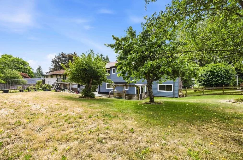 1102 GRANDVIEW ROAD, Gibsons, BC — Residential for Sale - Photo 2