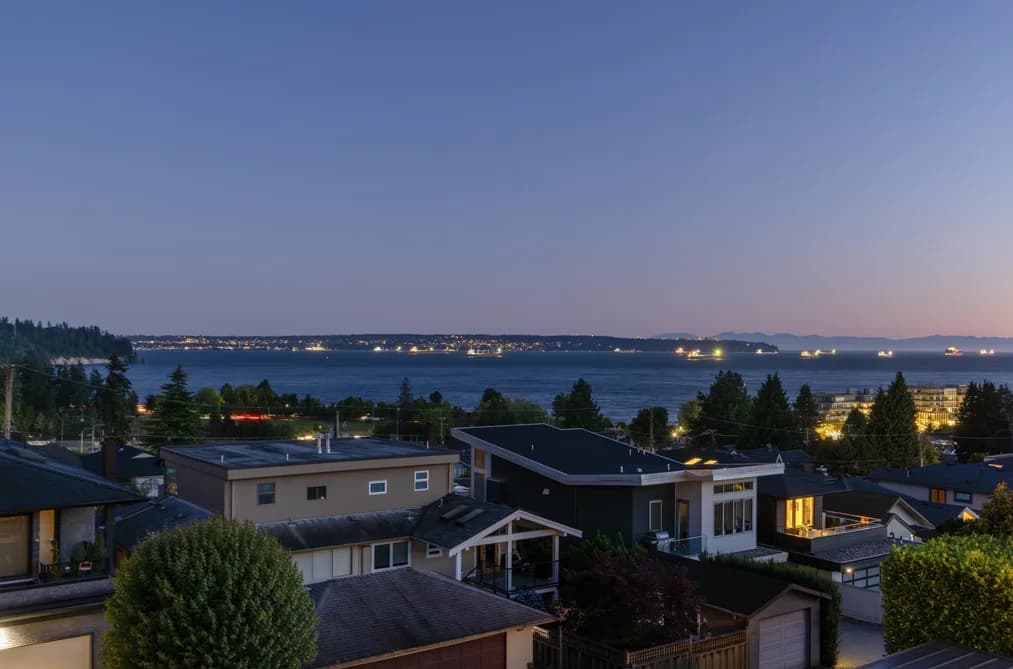 1104 ESQUIMALT AVENUE, West Vancouver, BC — Residential for Sale - Main Photo