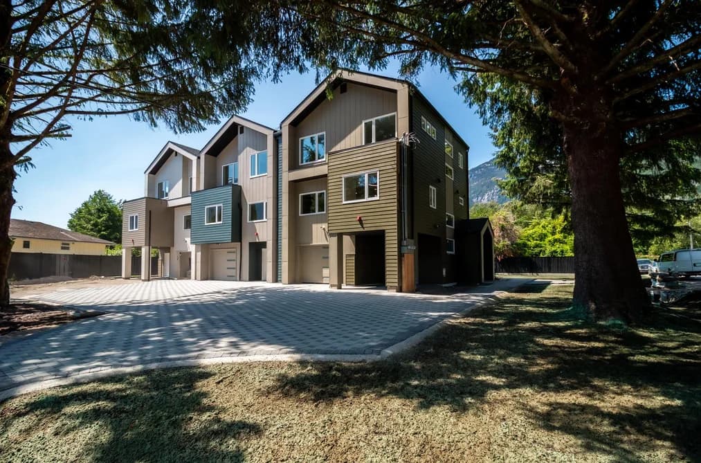 1108 MAGEE STREET, Squamish, BC — Residential for Sale - Main Photo
