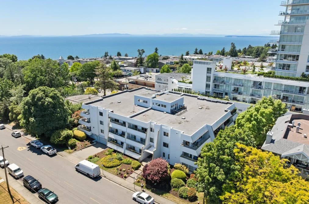 Condo for sale at 111 1341 George Street White Rock British Columbia - MLS: R3138177
