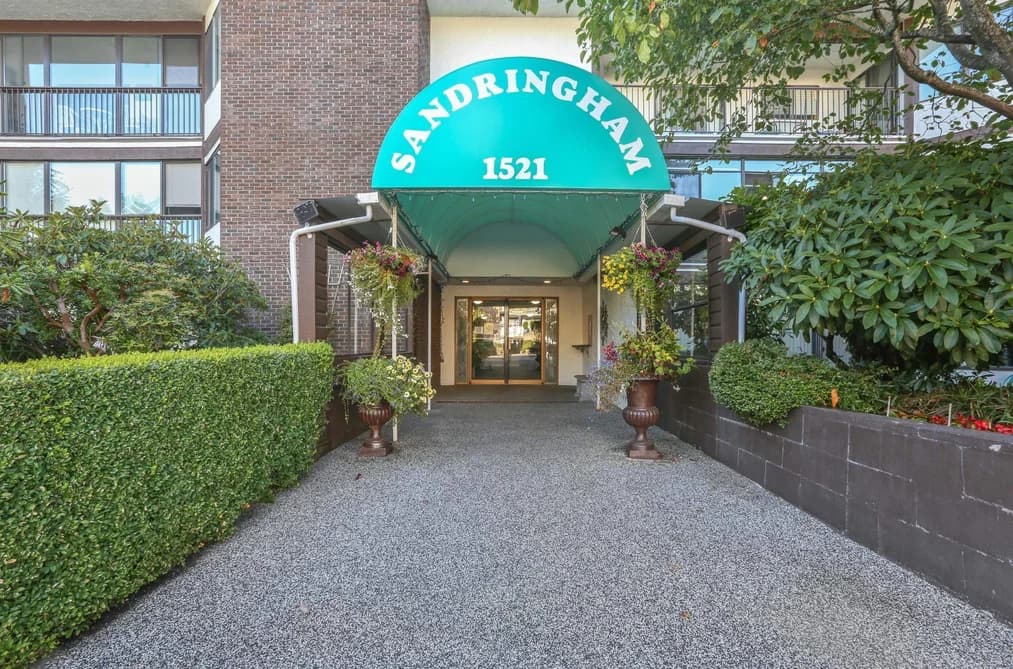 Condo for sale at 111 1521 Blackwood Street White Rock British Columbia - MLS: R3059825