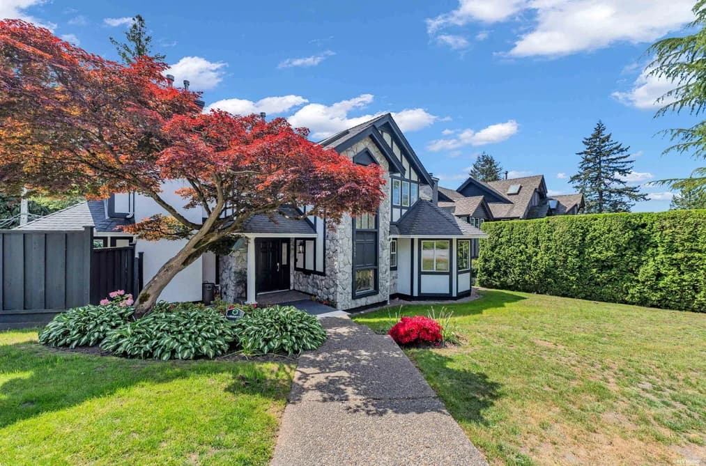 111 SANDRINGHAM CRESCENT, North Vancouver, BC — Residential for Sale - Photo 2