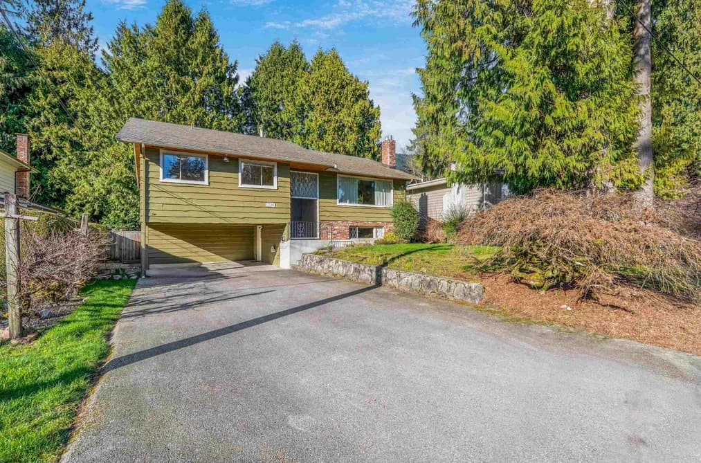 1110 LODGE ROAD, North Vancouver, BC — Residential for Sale - Photo 2