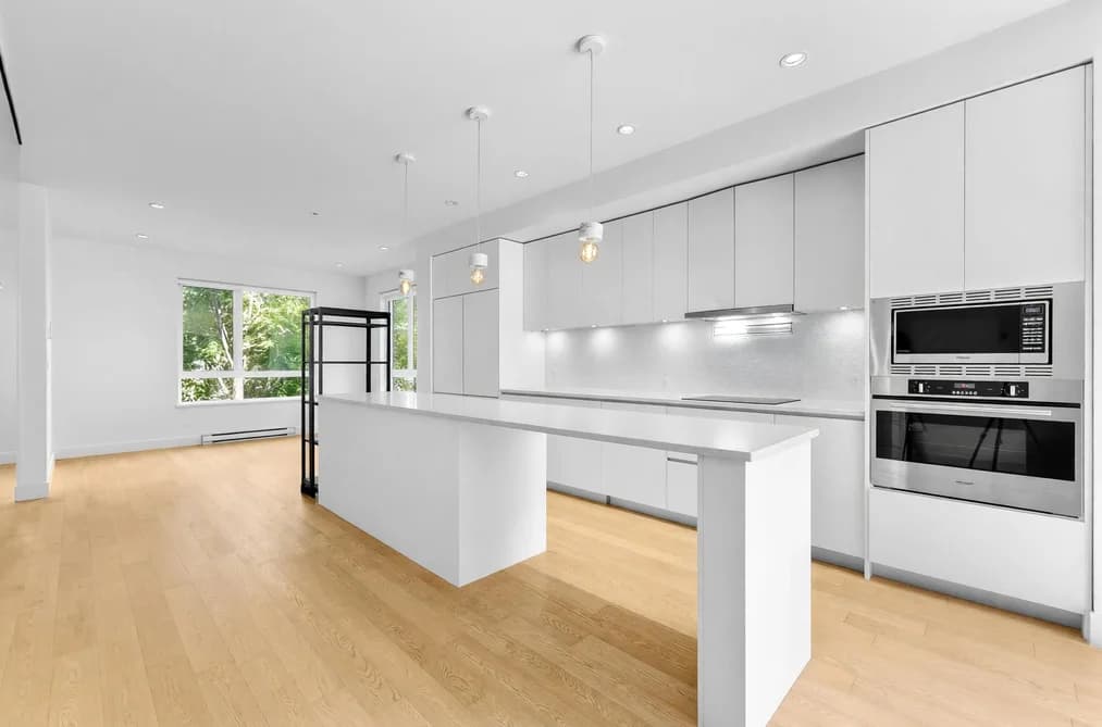 1116 FALCON DRIVE, Coquitlam, BC — Residential for Sale - Photo 2