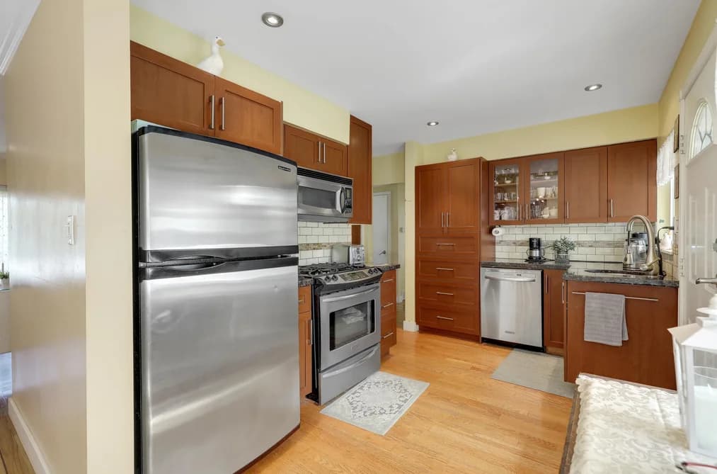 11230 LANSDOWNE DRIVE, Surrey, BC — Residential for Sale - Photo 2