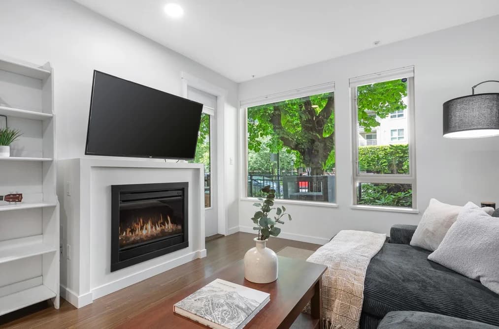 113 119 W 22ND STREET, North Vancouver, BC — Residential for Sale - Photo 2
